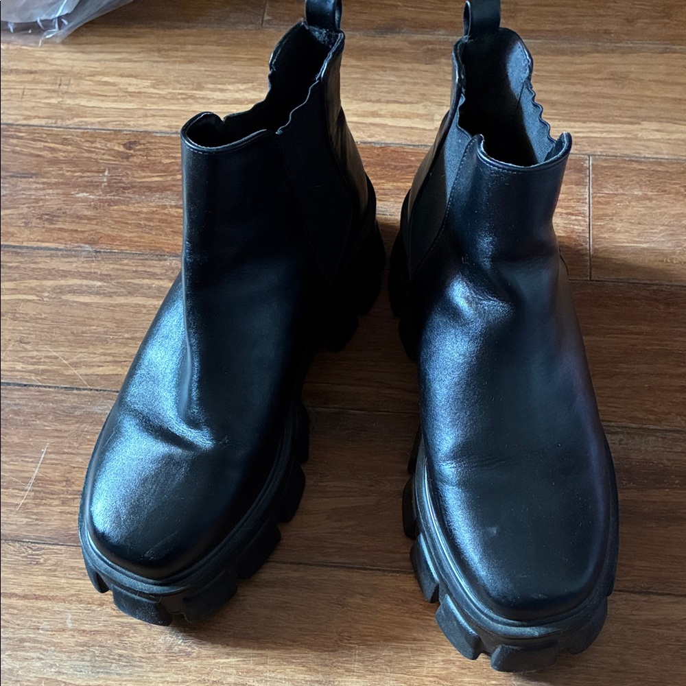 Forever 21 Brand Moto Platform Boots size 7.5 but runs big